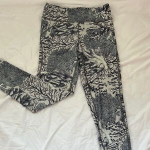 Maaji Coral Navy and Gray Coral Patterned Leggings sz Small
